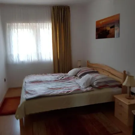 Leander Ház * Balatonszarszo